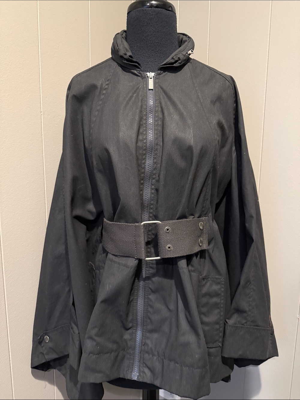 UGG Australia Women’s Black Hooded Belted Utility Cape Jacket with Webbed Waist